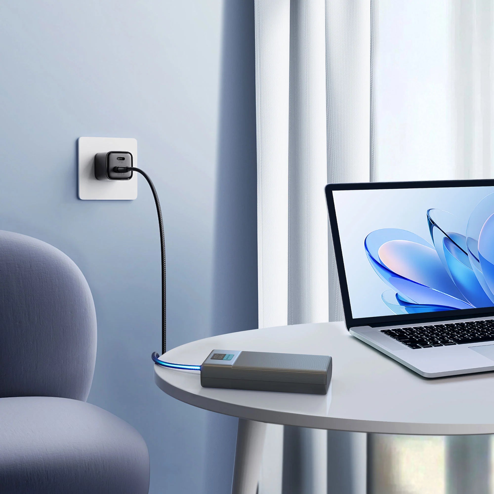 Marstek 10.000 mAh powerbank in gebruik draadloos opladen smartphone onderweg